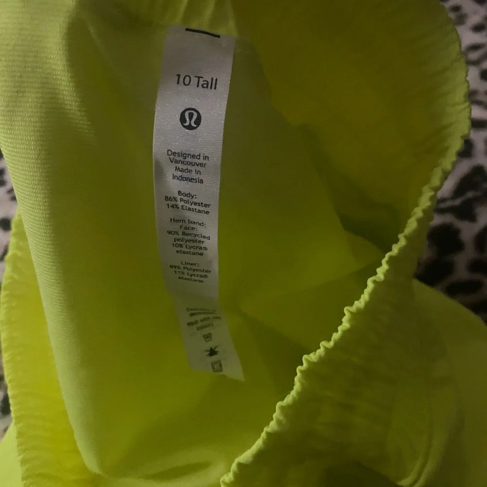 Lululemon Hotty Hot High-Rise Lined
Short 4" size 10 - highlight yellow - Picture 3 of 5